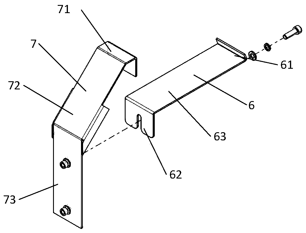 Mounting structure of decoration side plate and escalator or moving walk