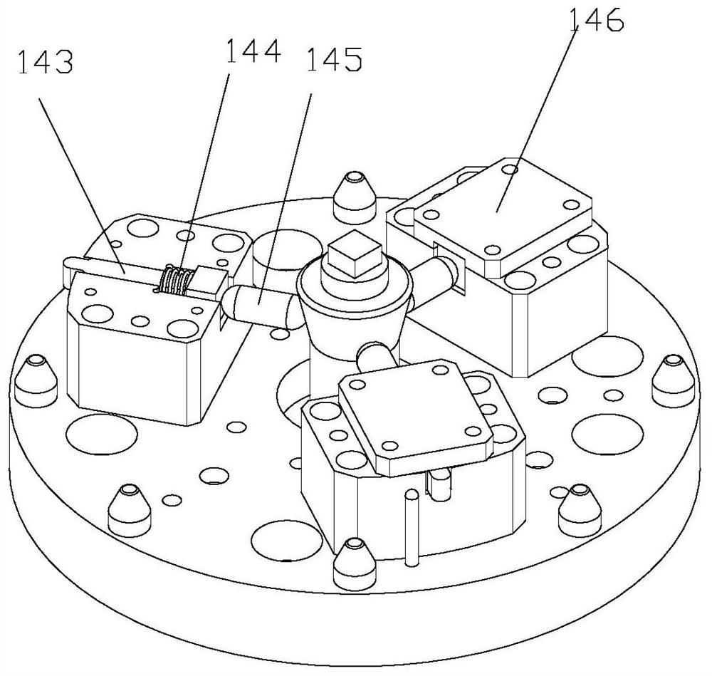 Self-centering tool suitable for gear