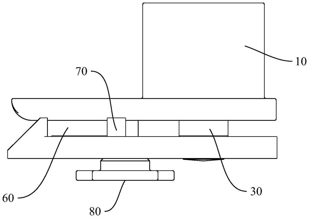 Electronic yarn trapper and sewing machine