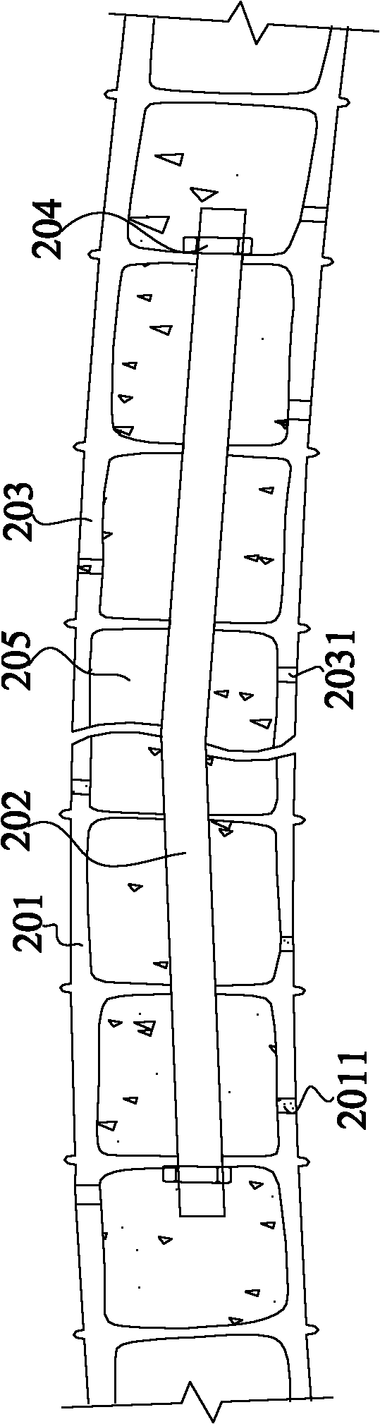 Raw building bamboo and combined raw bamboo