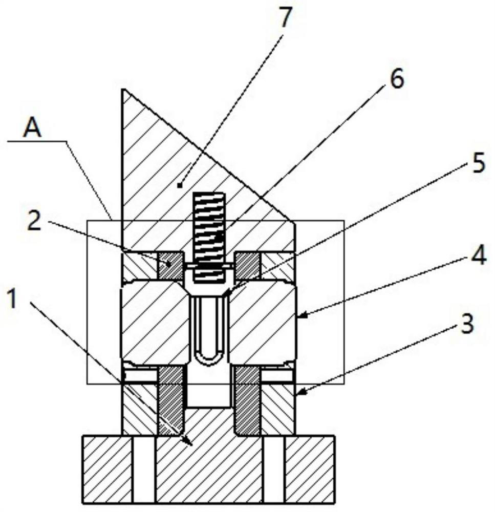 Self-centering multi-axis linkage type internal expansion clamping mechanism and clamping method