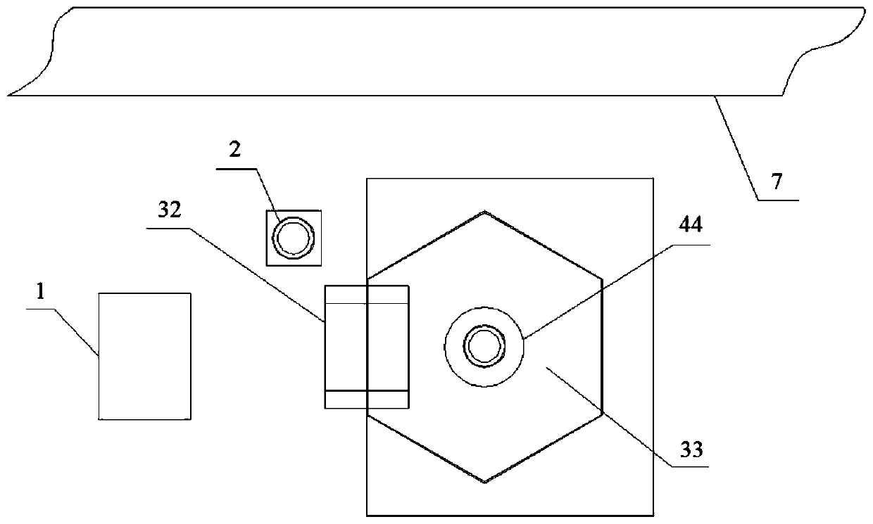 A material moisture online detection device and its control method and control system