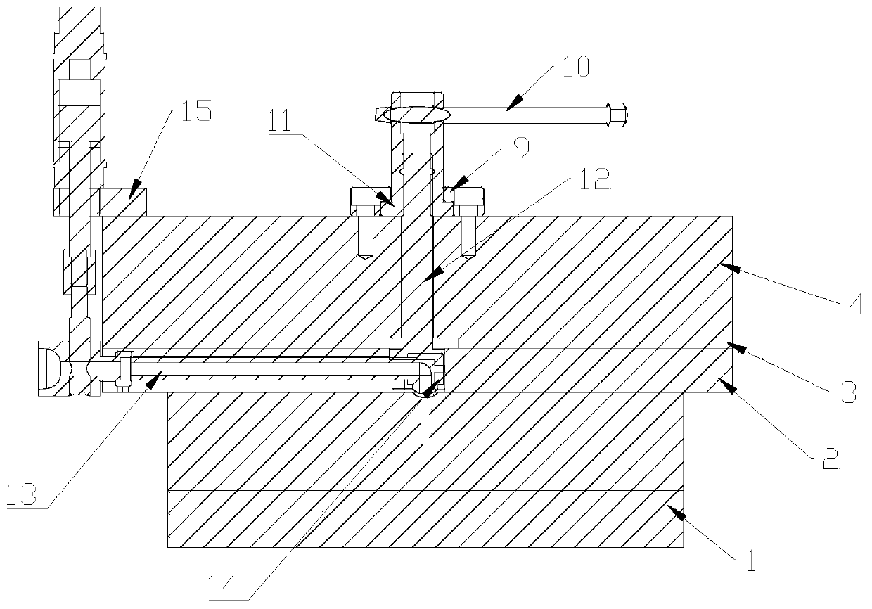 Device free of material leaking during mold opening and closing