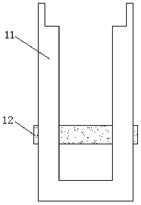 Food pushing device for dysphagia patient