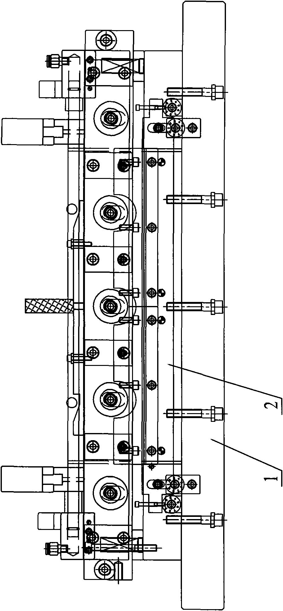 Moving adjusting mechanism for transverse cutting sub-die