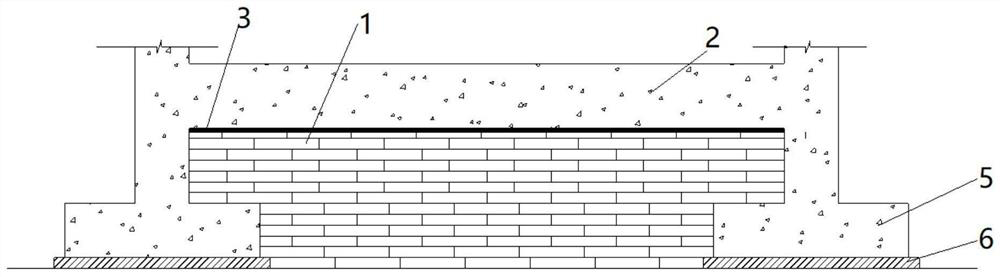 Construction method and construction structure for preventing ground subsidence caused by backfill looseness under foundation straining beam