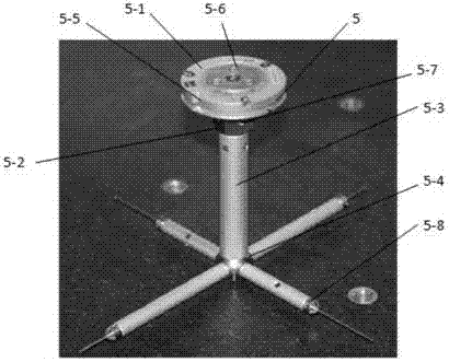 A combined positioning device and positioning method