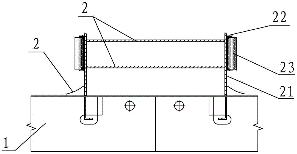 Insulated mounting method for top-surface two-end rolling prevention supports of A-type independent liquid cargo tank