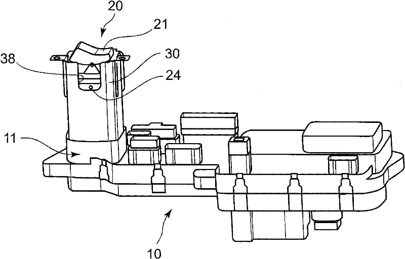 Electric part connection mechanism in operating machine