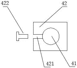 Clamping block adjusting type cutting device for cutting double-layer fabric