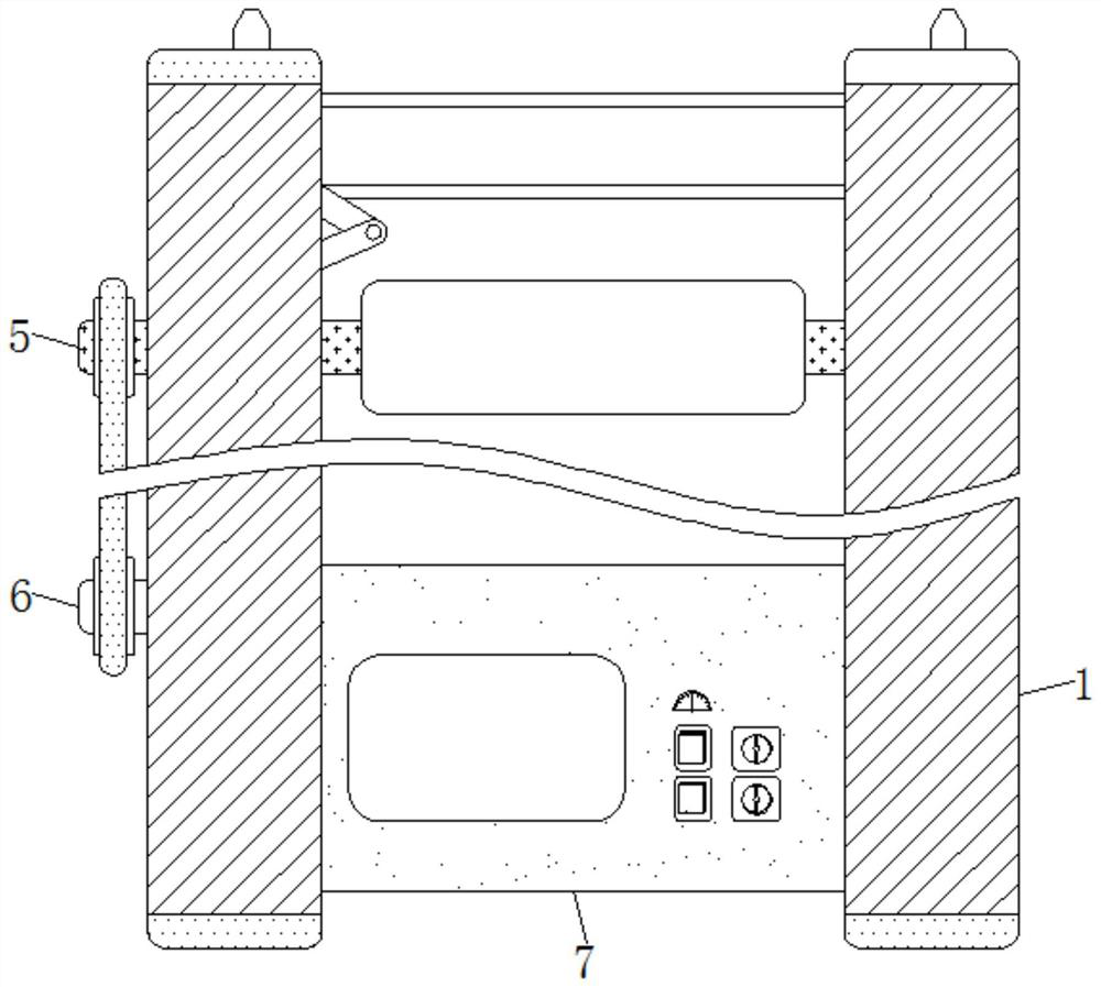 Leather edge cutting device capable of cutting leather with different thicknesses and avoiding dust pollution