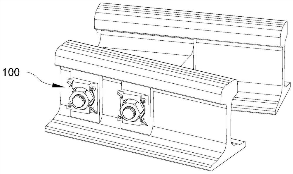 Anti-loose combined gasket and self-adaptive locking structure for rail