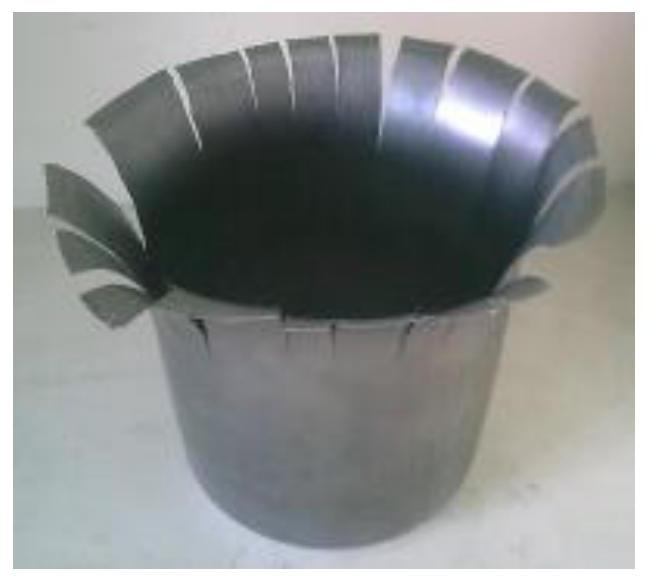 A kind of austenitic stainless steel and preparation method thereof