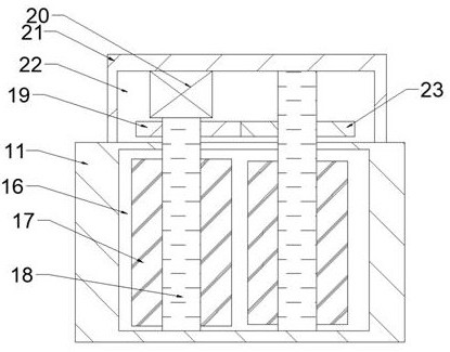 Lithium battery crushing and recycling machine with electrolyte recycling function