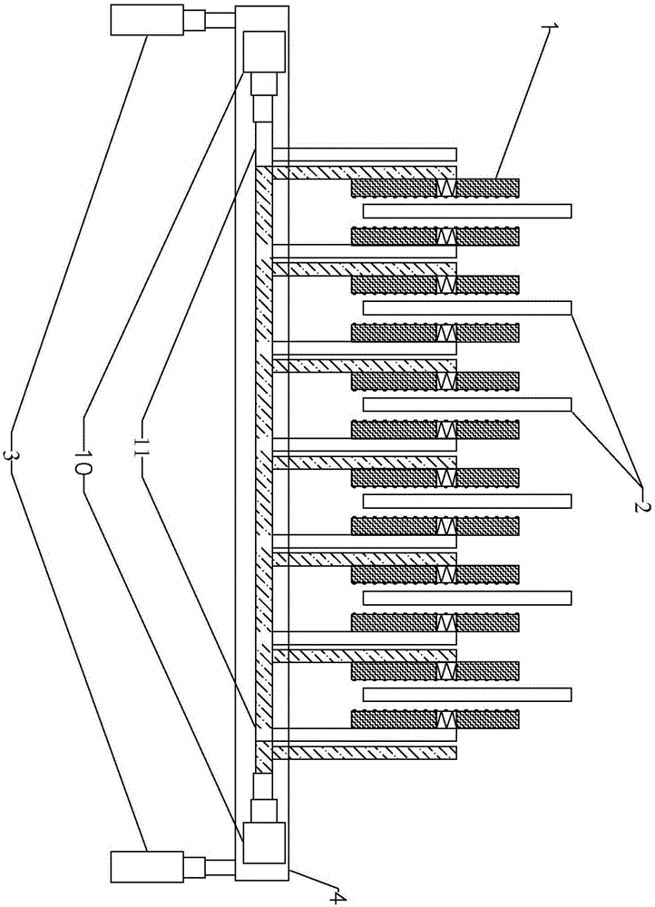 In-situ removing device and method for electrolytes carried when zinc negative plate is taken out of bath