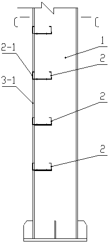 The exterior wall structure of a new type portal frame steel structure building and the installation method of purlins on the wall