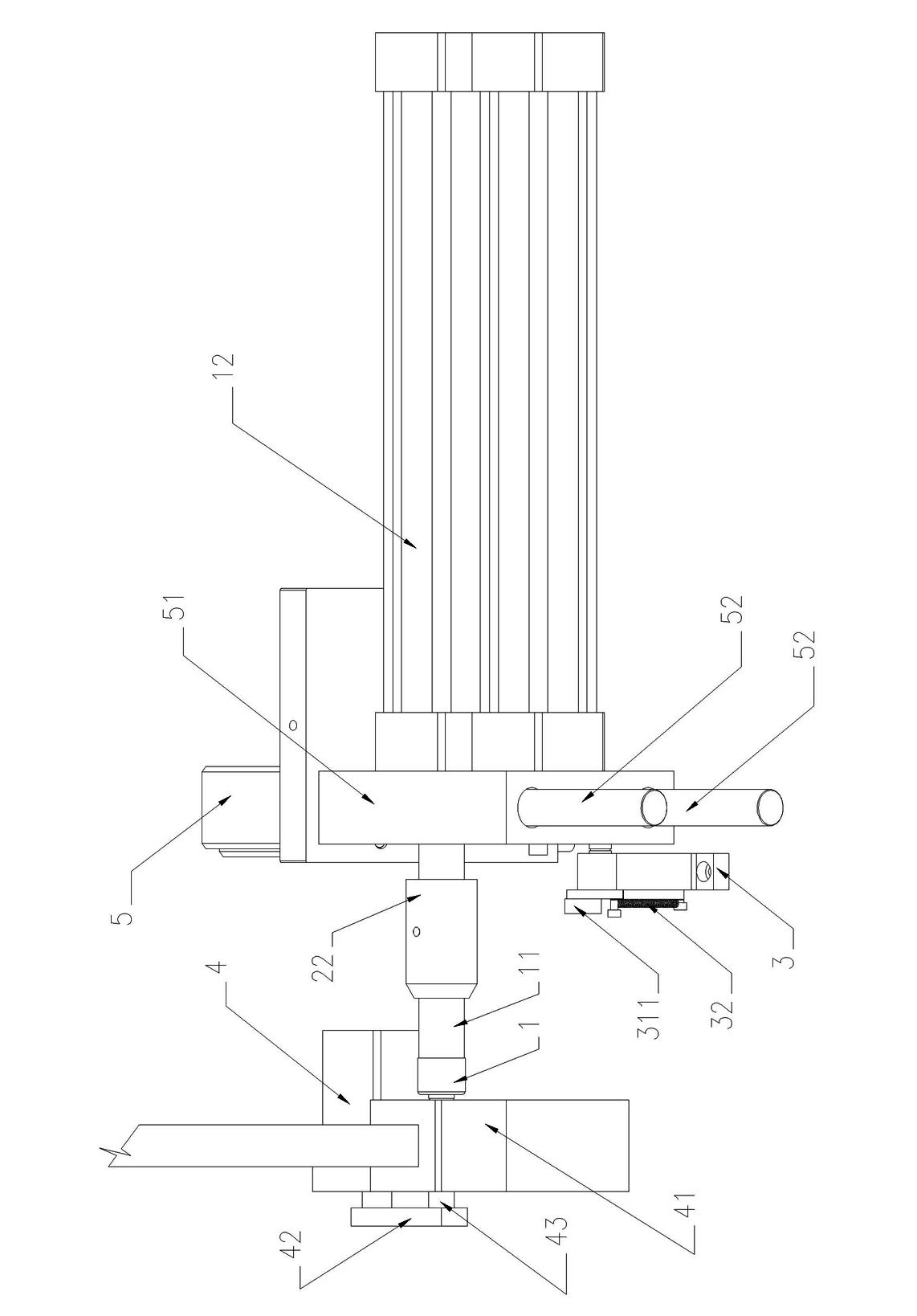 Active sleeve-withdrawing device for hose assembling machine