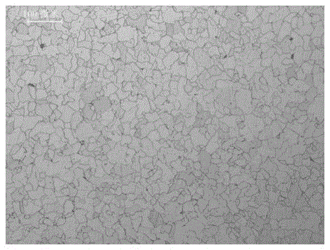 Low-cost low-yield-strength anti-knock steel and production method thereof