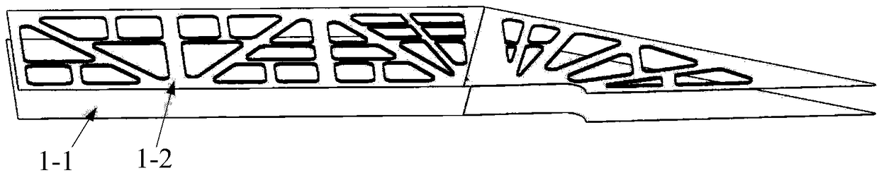 Variable-thickness lightweight elastic wing skin forming method