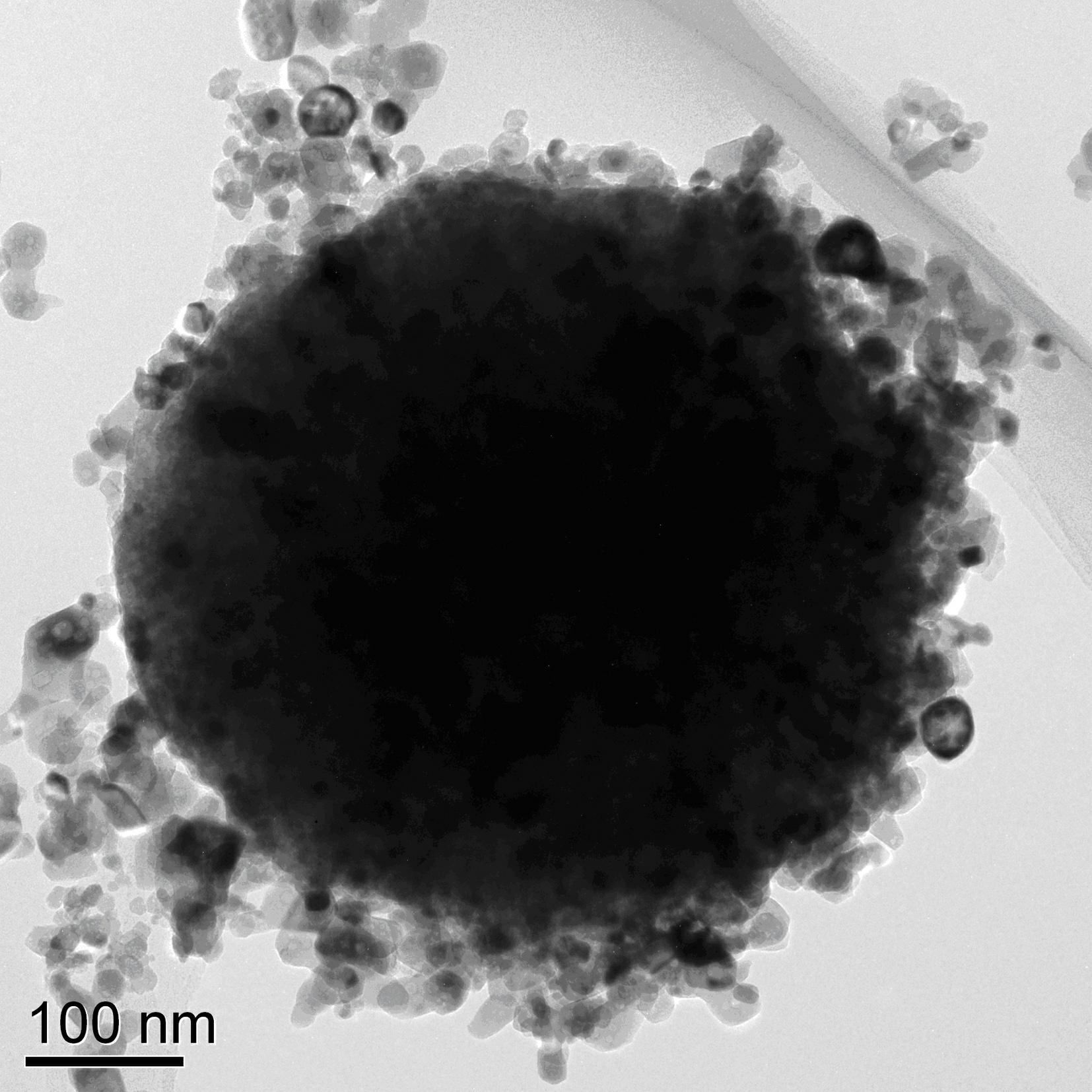 Method for preparing visible light responding spherical titanium dioxide composite photocatalyst with ferric oxide supported on surface