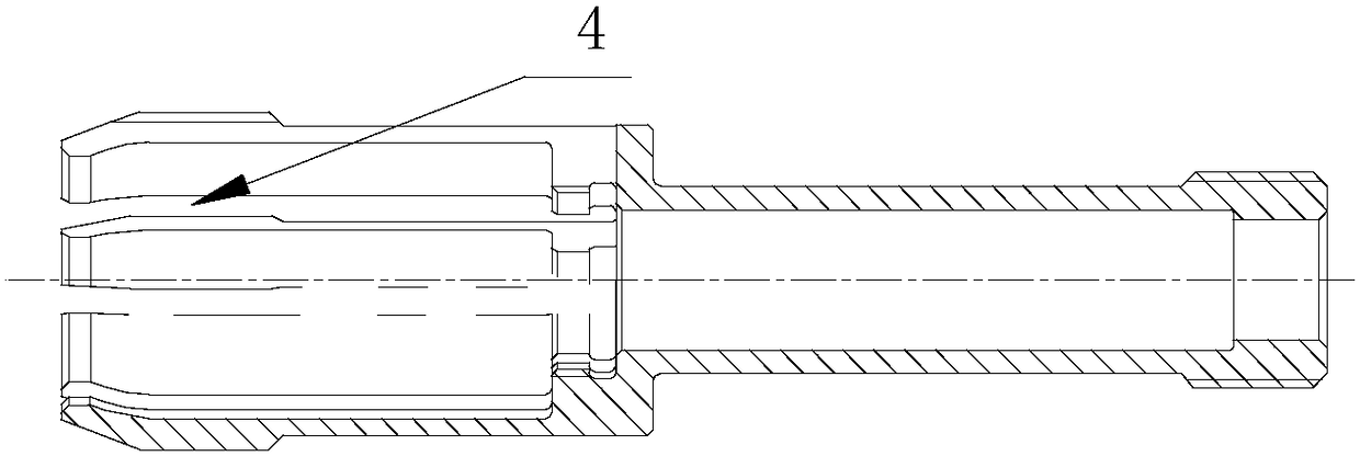 A torque transmission device connecting an engine turbine and a compressor rotor