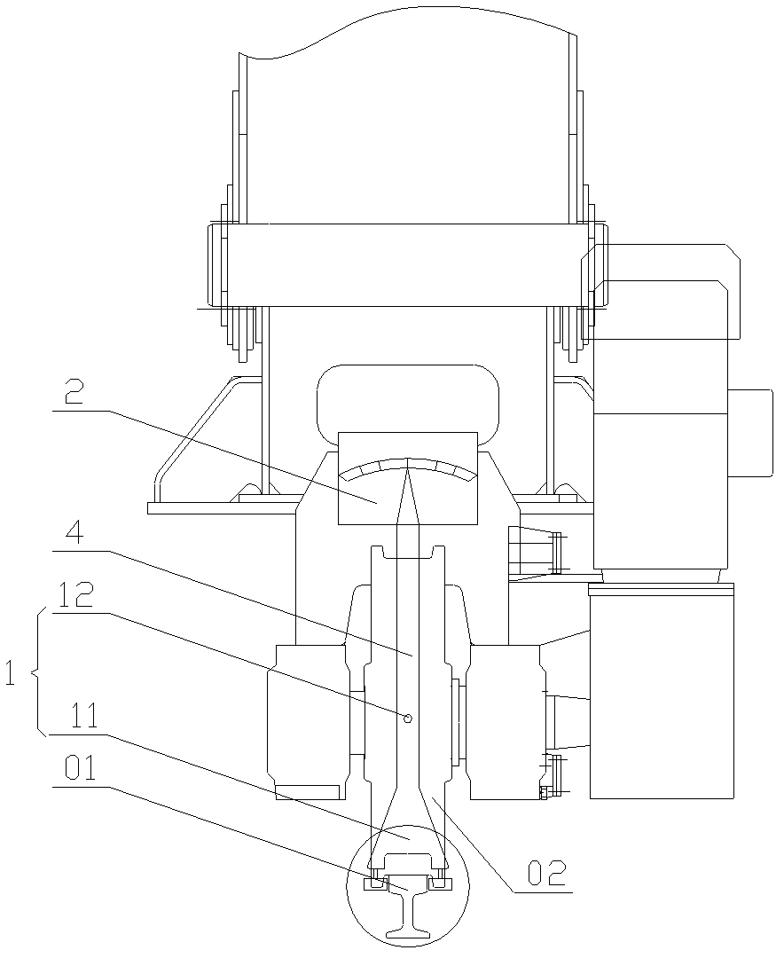 Running deviation correcting device and rail-type engineering machine applying same