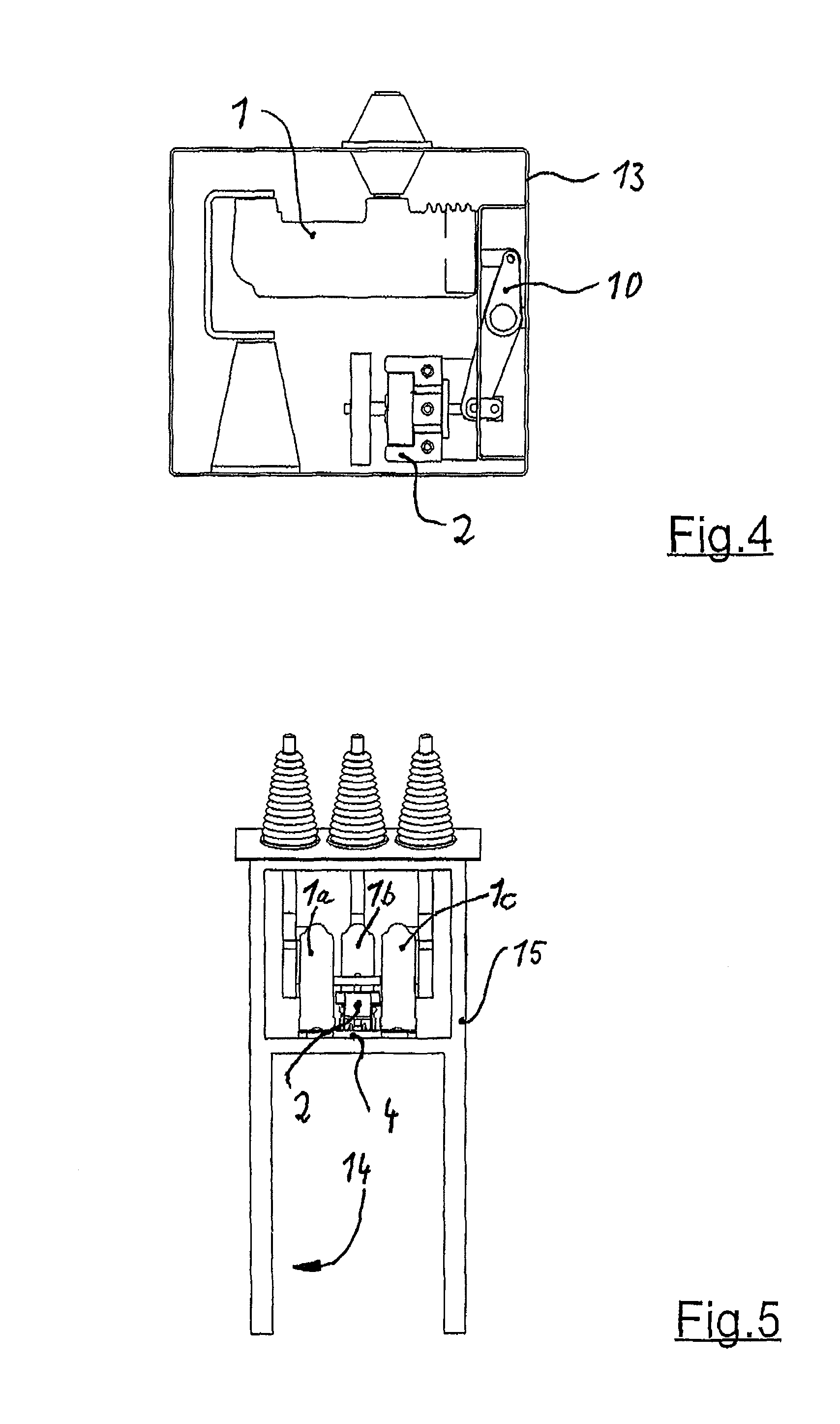 Medium voltage circuit breaker arrangement