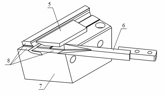 Punching device preventing automobile sealing strip with skeleton from machining deformation