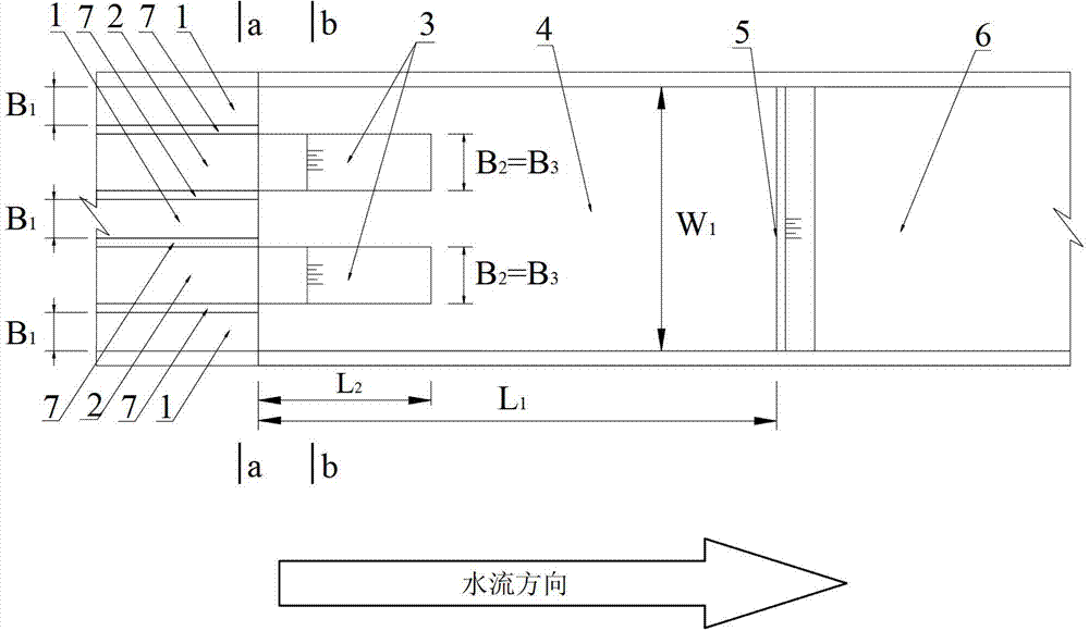 High- and low-sill stilling basin with function of on-way dispersive energy dissipation