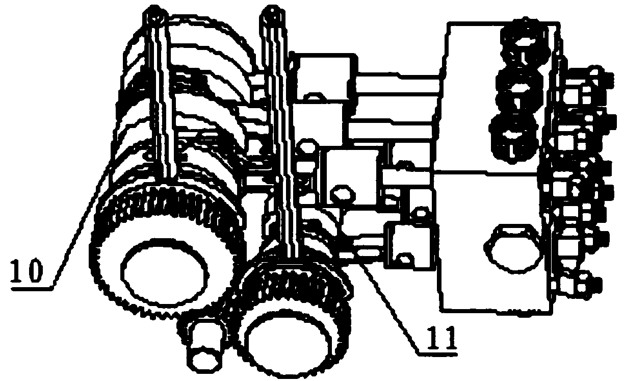 Multi-discharge-capacity reciprocating pump provided with large and small crankshafts