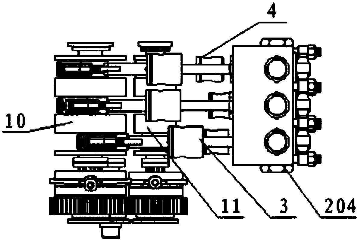 Multi-discharge-capacity reciprocating pump provided with large and small crankshafts