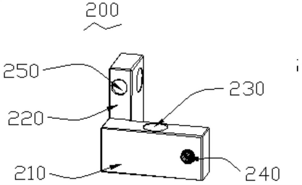 Dislocation adjusting device for cylinder combination