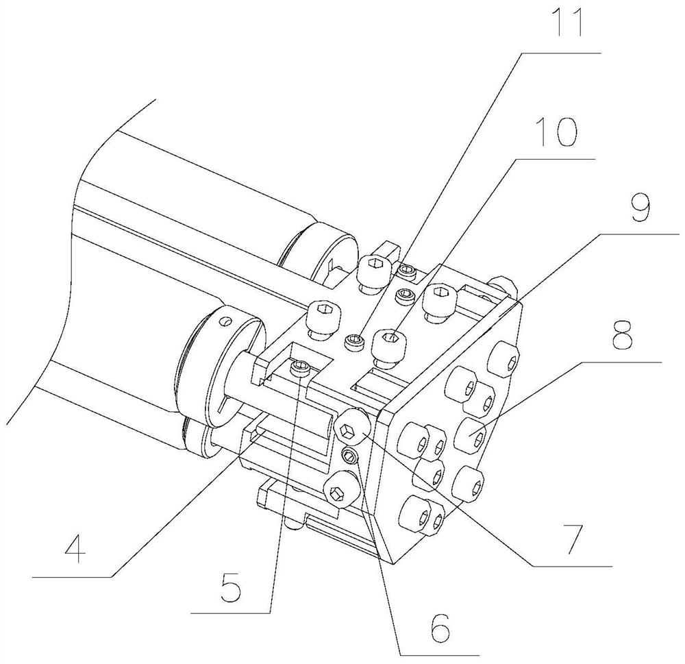 Triangular roller mechanism and winding device for separating directions of pole piece and diaphragm of lithium battery