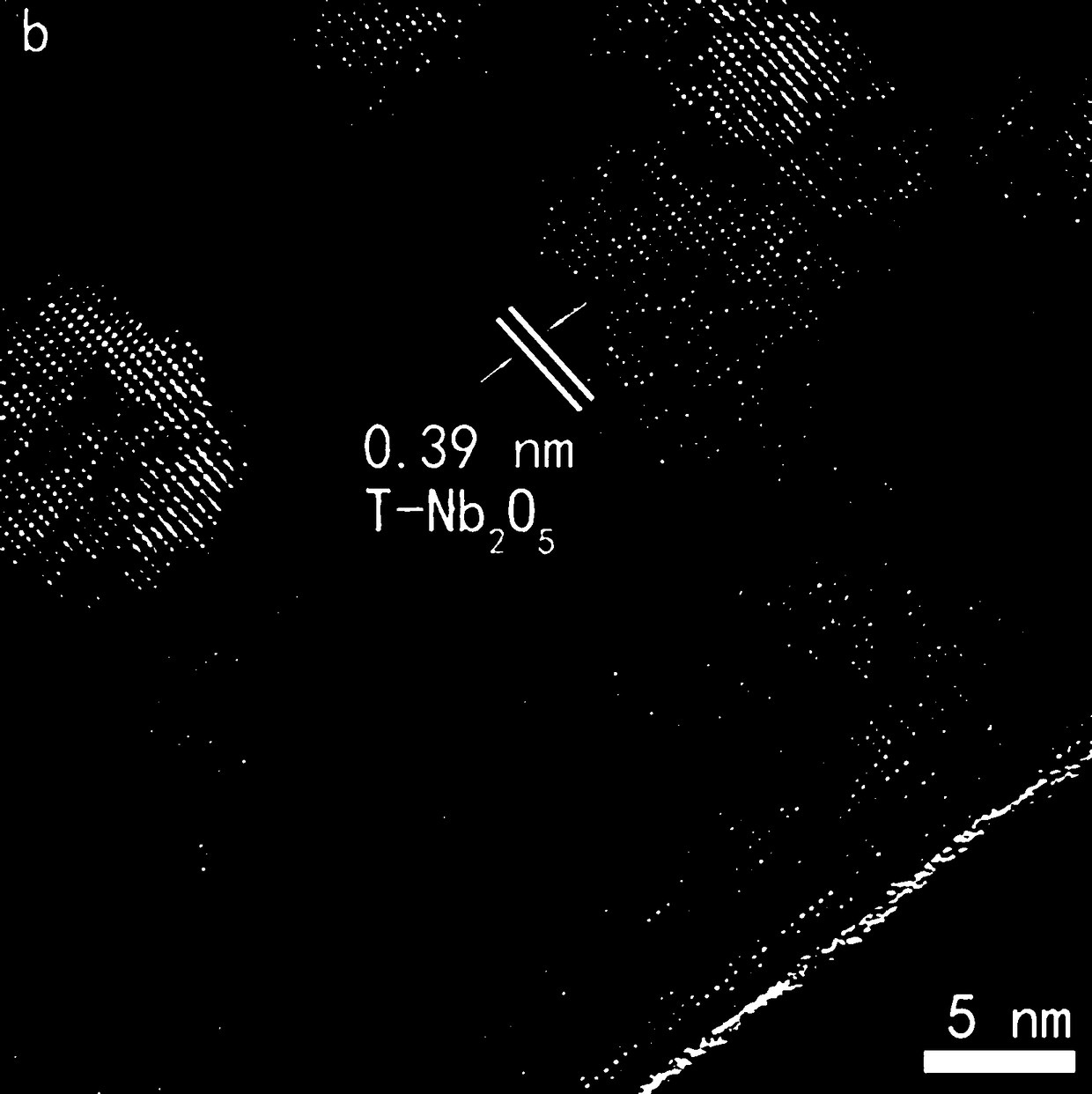 A kind of niobium pentoxide nanorod material with regular hollow square box shape and its preparation method and application