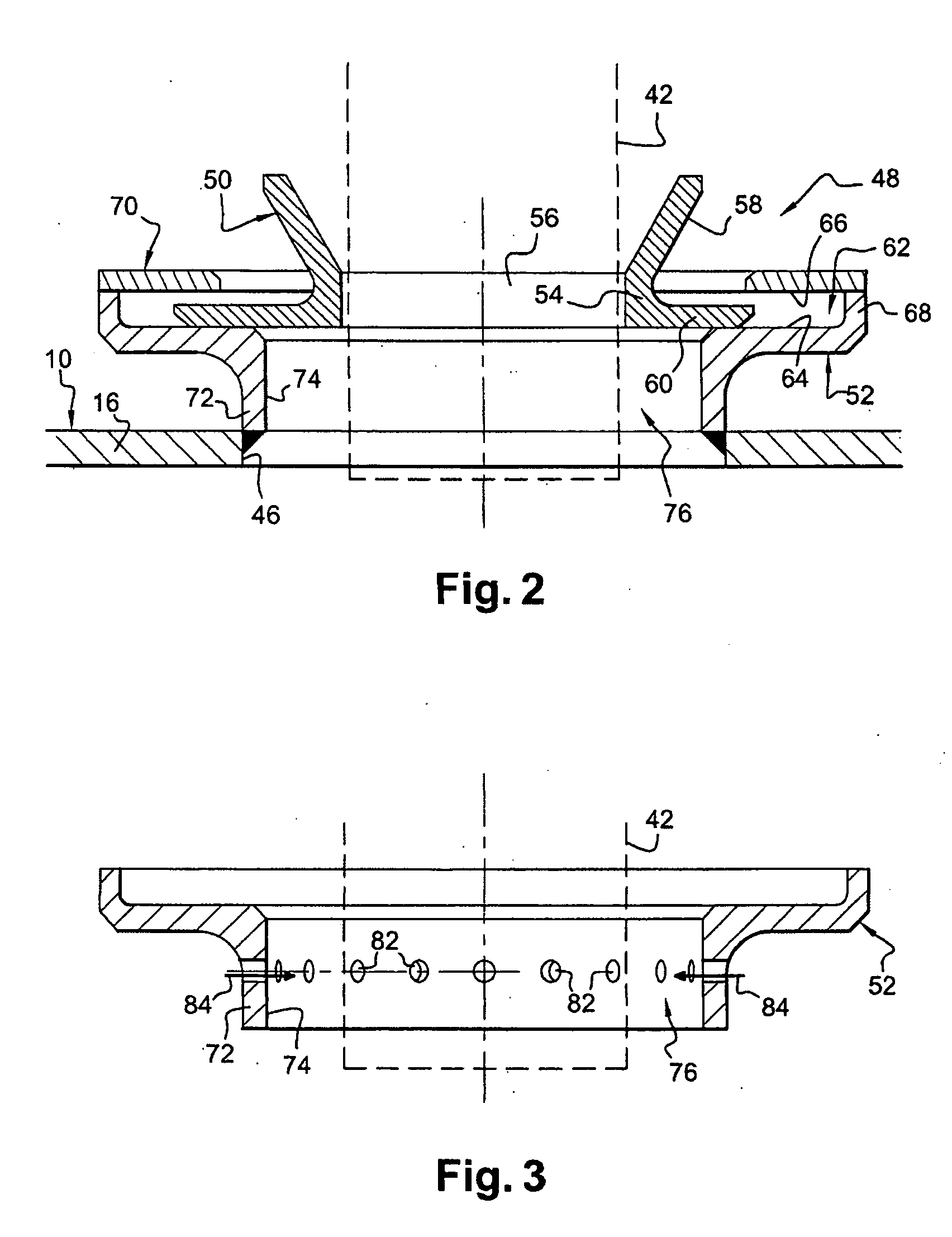 Device for guiding an element in an orifice in a wall of a turbomachine combustion chamber