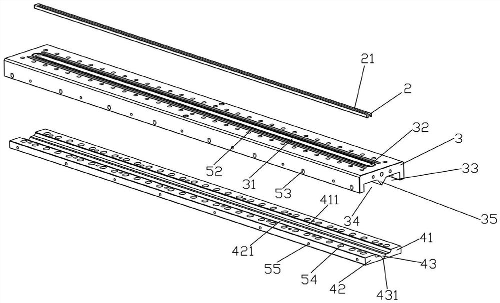 Spinneret plate of melt-blowing mold