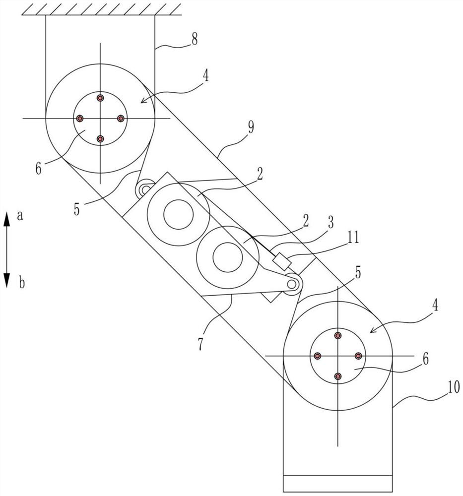 Torque balancing driving device for rotating shaft and executing arm mechanism of surgical robot