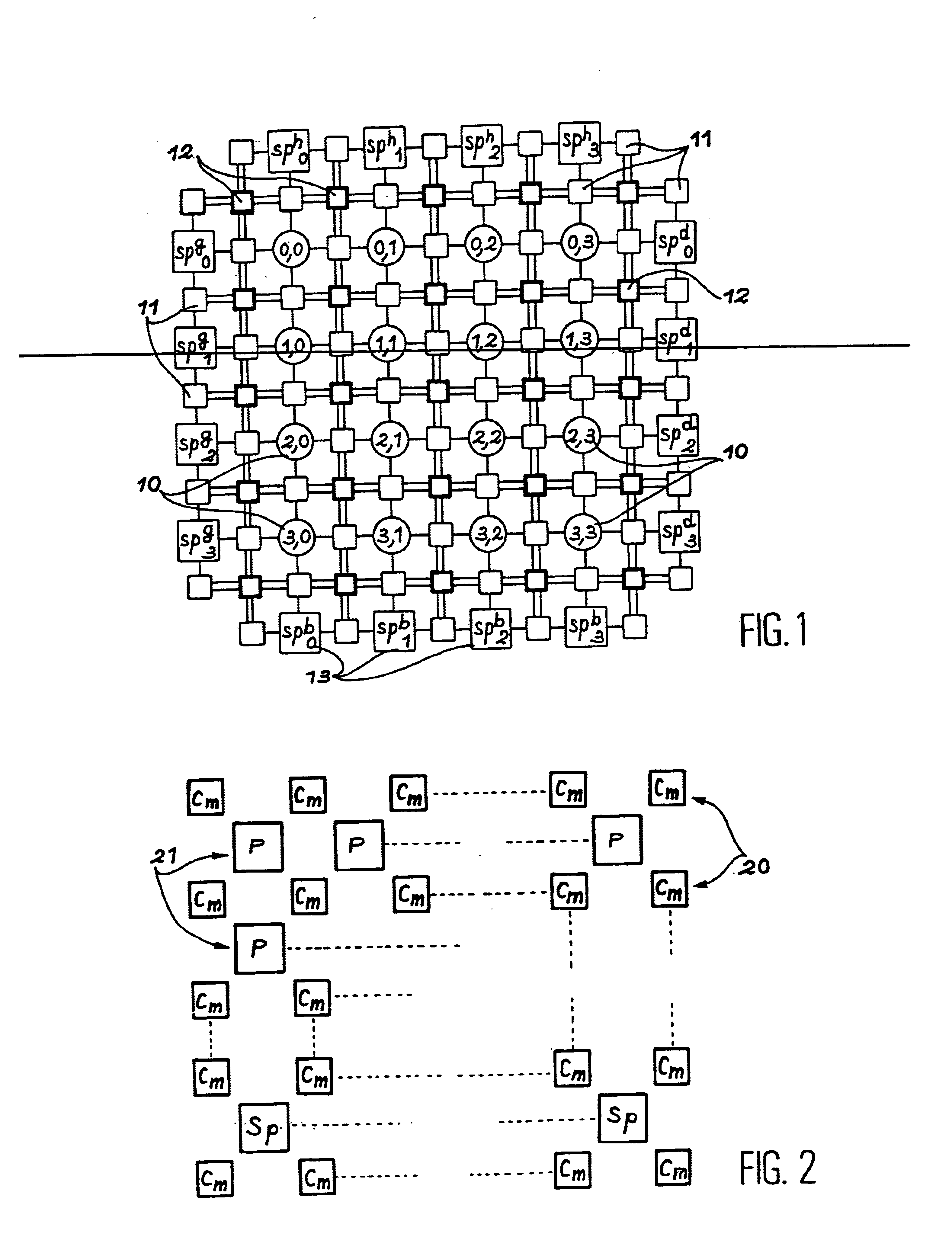 Network of parallel processors to faults-tolerant towards said processors and reconfiguration method applicable to such a network