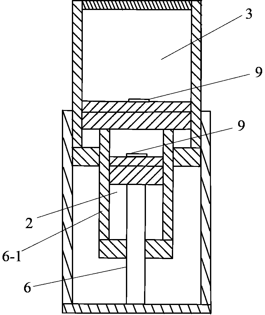 Tea-leaf picker suitable for being carried for long time and working method thereof