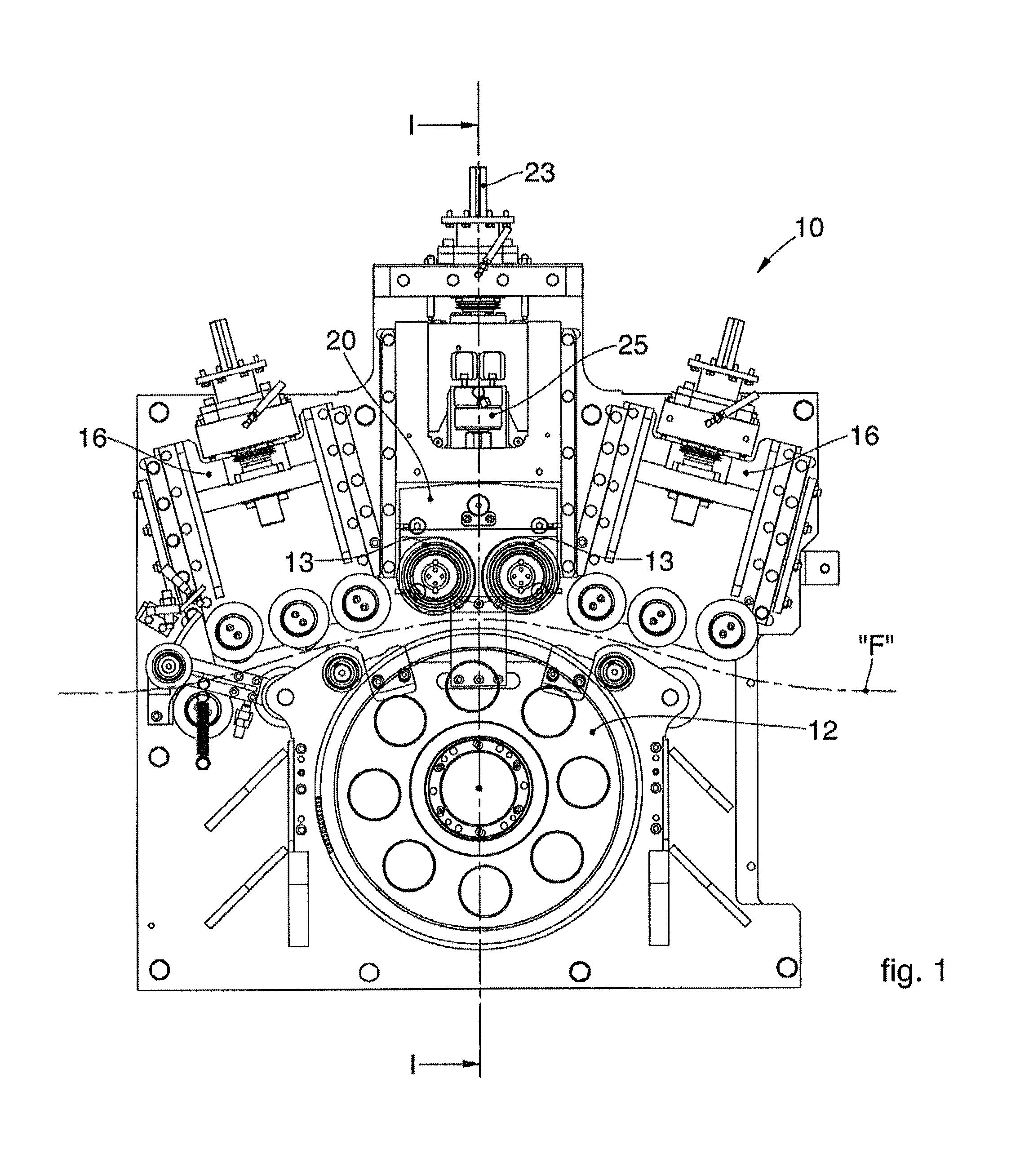 Drawing and/or straightening unit for oblong metal products, such as bars, round pieces or metal wire