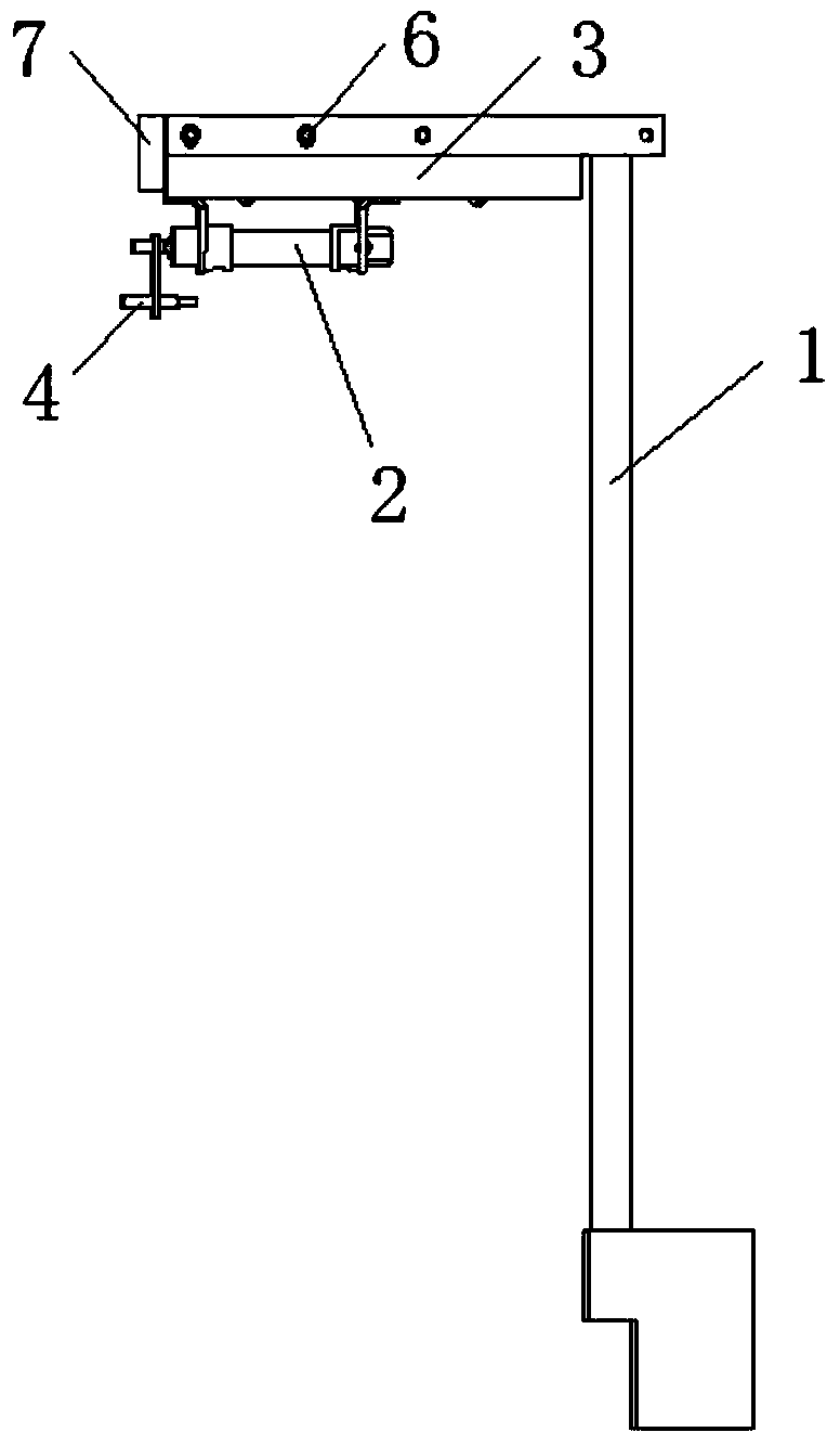 Automatic tooth aligning mechanism for large-sized gear hobbing machine and tooth aligning method thereof