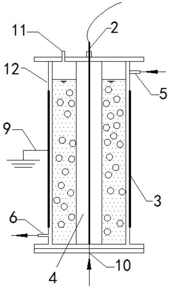 Reaction apparatus for degrading dye wastewater by using low-temperature plasma technique