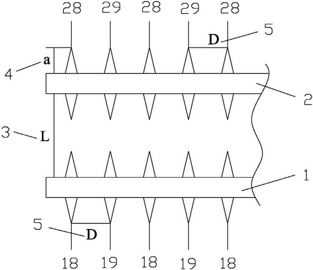 Different-well asynchronous CO2-injecting oil extracting method adopting symmetric-type crack distributing