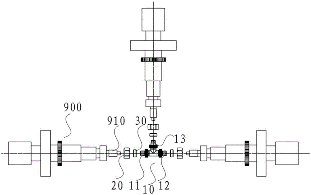 Assembling device and method for tee pipes