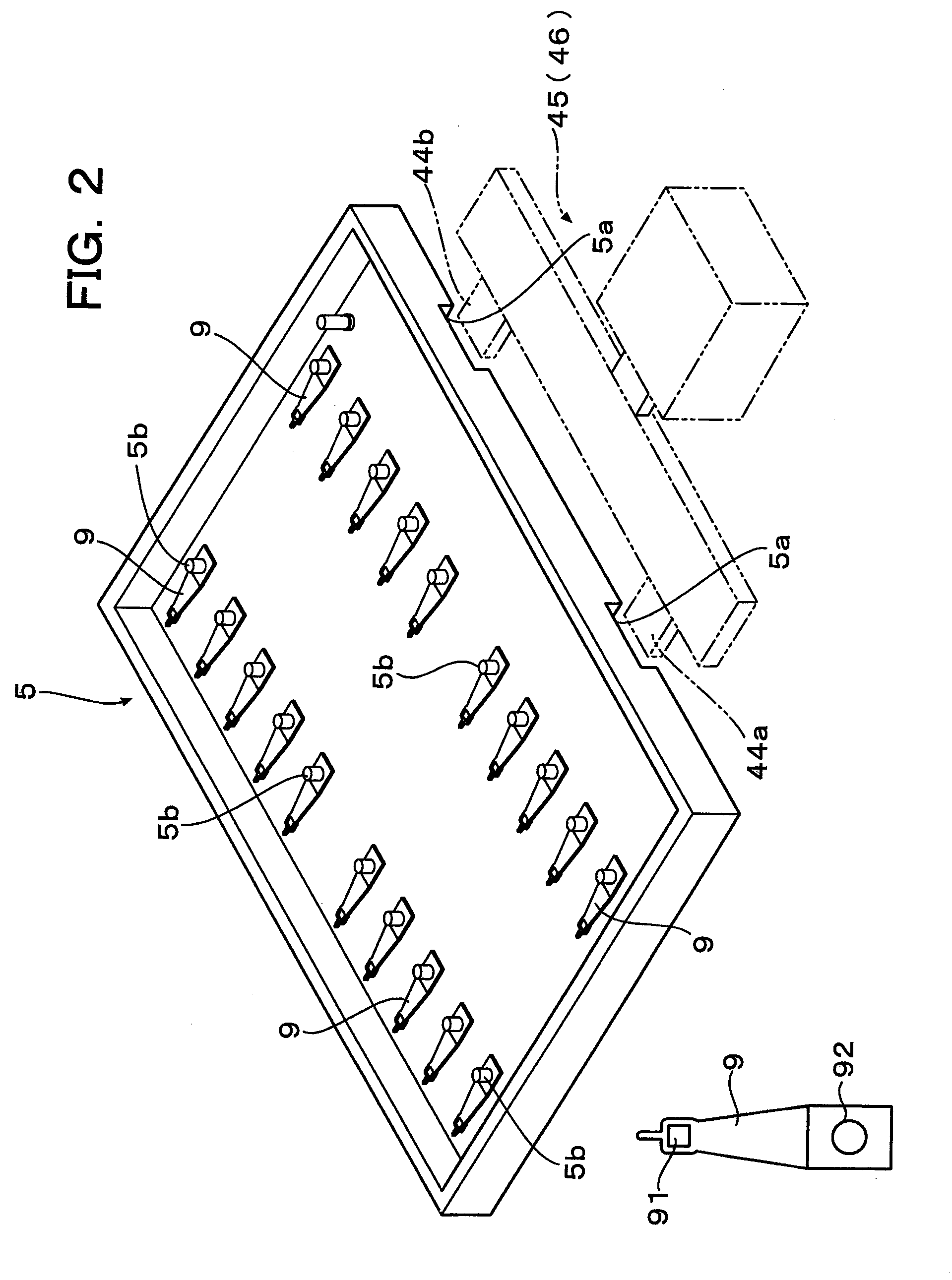 Handling mechanism of trays with which electronic parts are fed and inspection device of the electronic parts using the mechanism