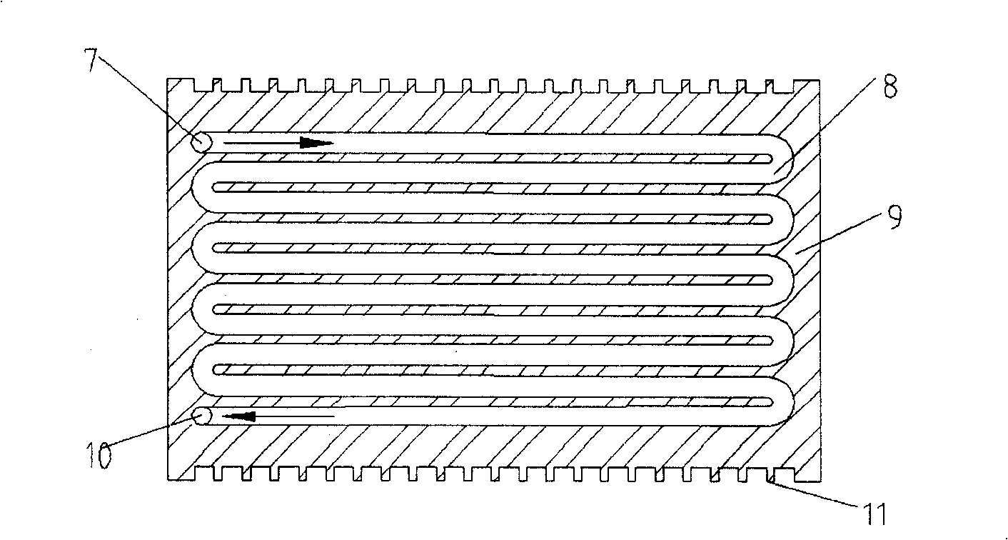 Proton exchange membrane fuel cell plate comprising combined flow channel