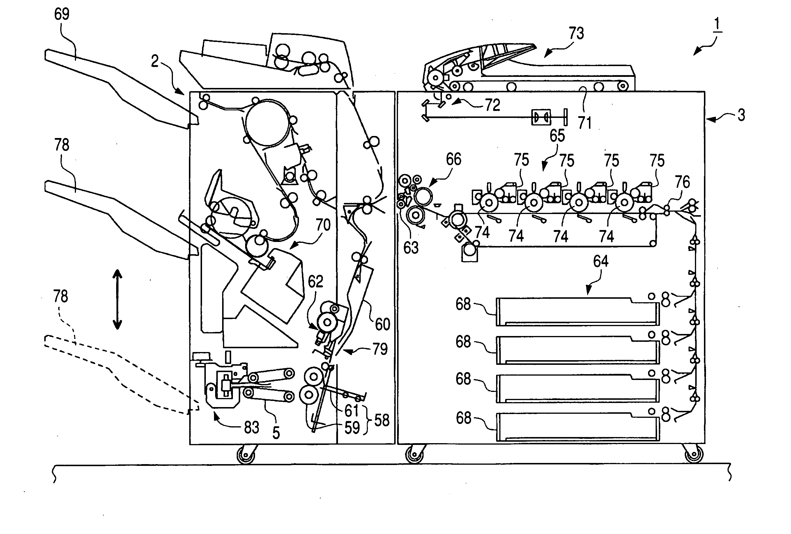 Spine folded portion flattening apparatus, sheet treating apparatus and image forming apparatus