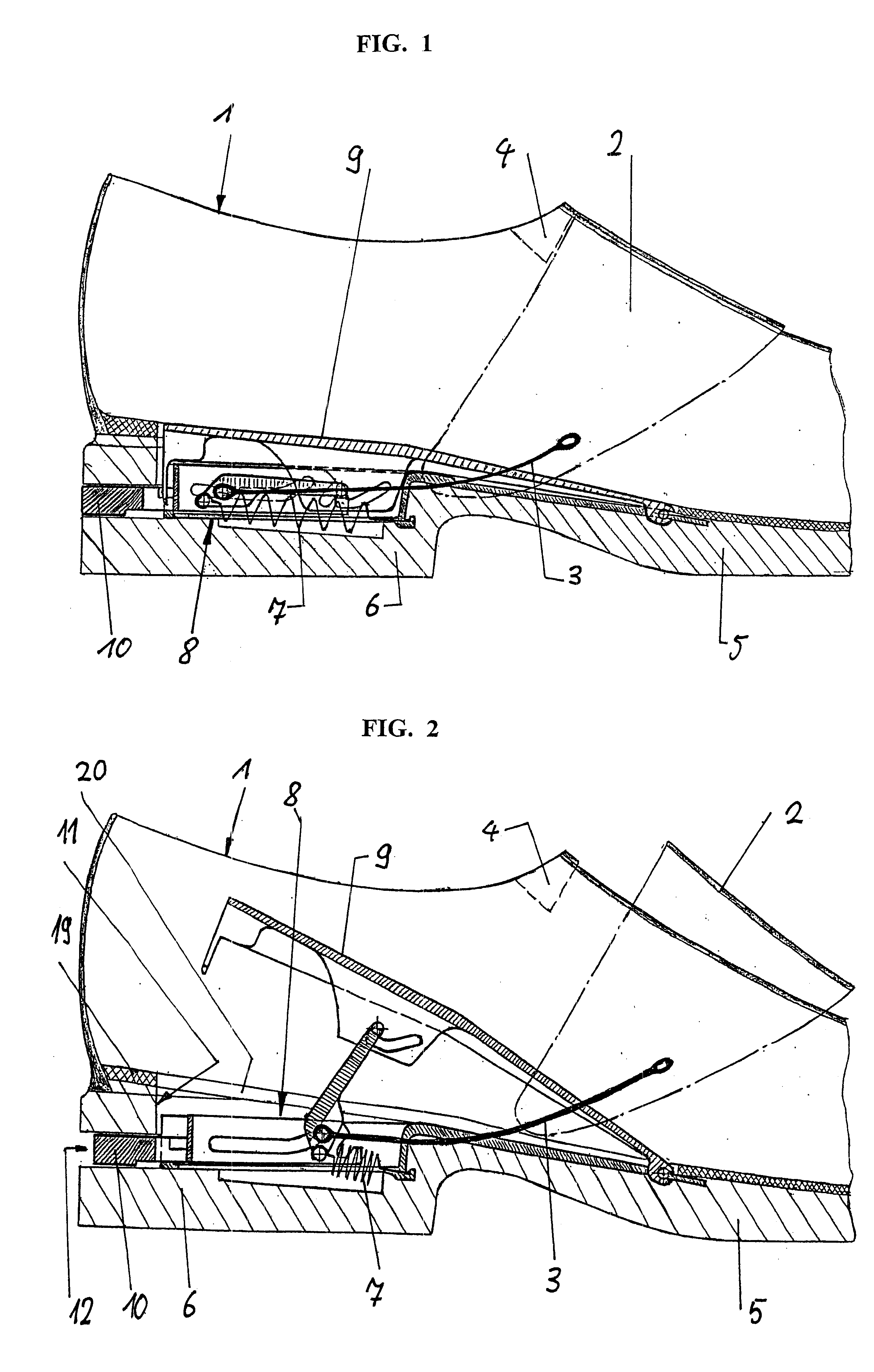 Device for activating a lace-up traction device for a shoe