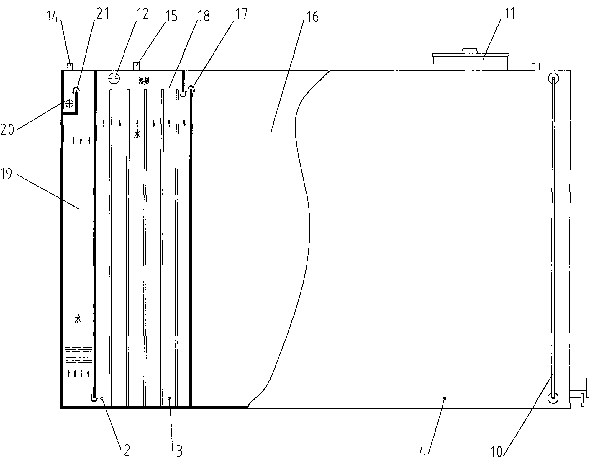 Solvent recycling and separating device