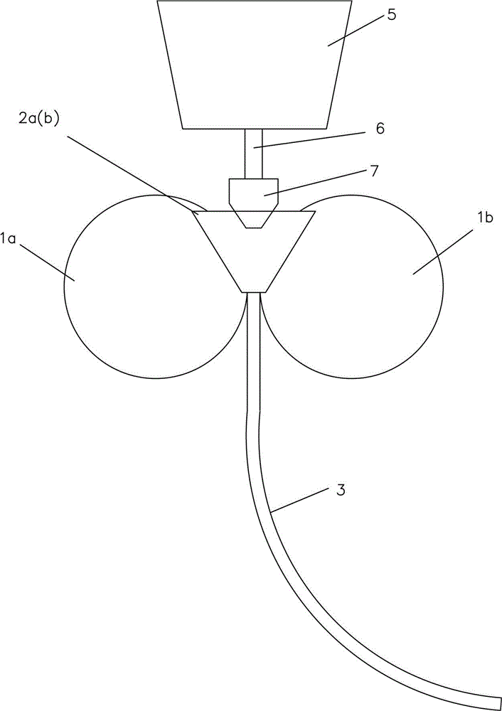 Method and device for controlling cooling strength of double-roll thin-strip continuous casting roll